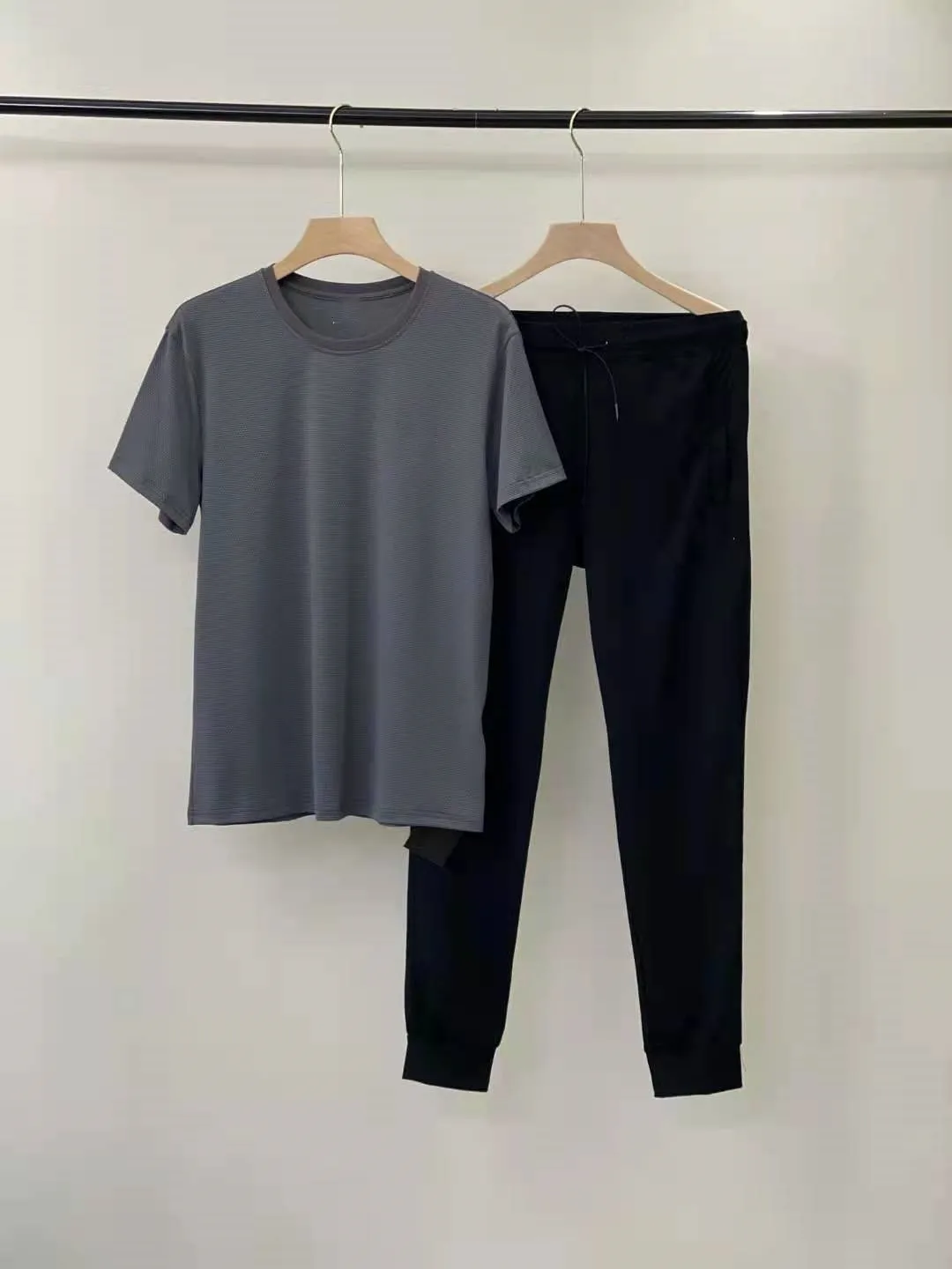 Xj3240 summer new Korean fashion men's basic round neck short sleeve elastic casual sports suit
Xj3240 summer new Korean fashion men's basic round neck short sleeve elastic casual sports suit