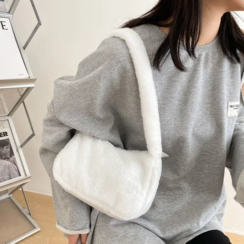 Winter Soft Plush Women Baguette Underarm Bag Fashion Design Ladies Small Hobos Shoulder Bag Simple Female Clutch Purse Handbags
Winter Soft Plush Women Baguette Underarm Bag Fashion Design Ladies Small Hobos Shoulder Bag Simple Female Clutch Purse Handbags