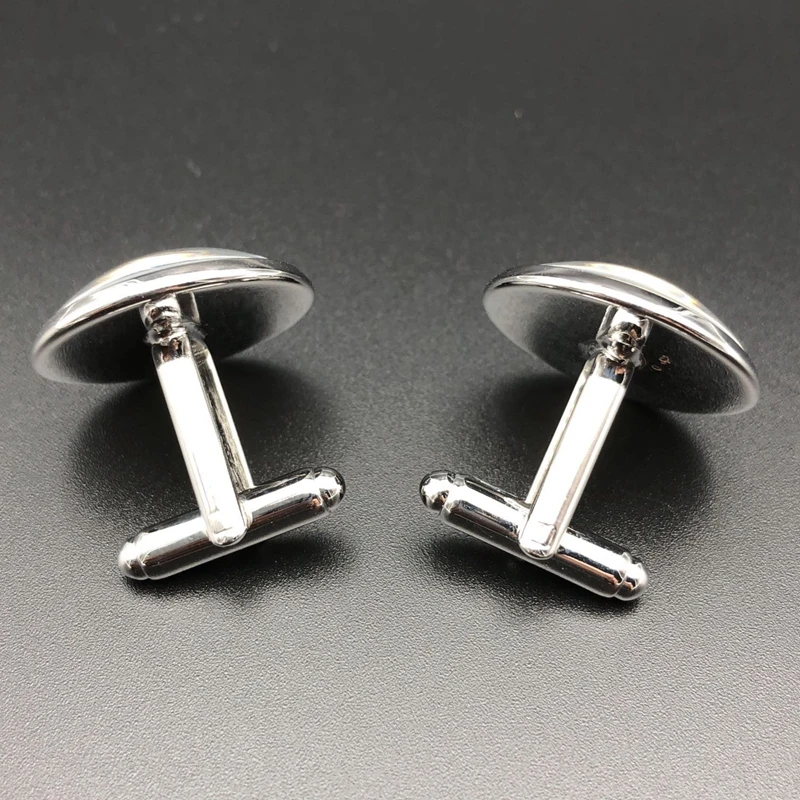 2020 New Nine Star Satellite Earth Badge Silver / Bronze Cufflinks Gothic Glass Convex Men's Cufflinks Send Men's Gift Jewelry
2020 New Nine Star Satellite Earth Badge Silver / Bronze Cufflinks Gothic Glass Convex Men's Cufflinks Send Men's Gift Jewelry