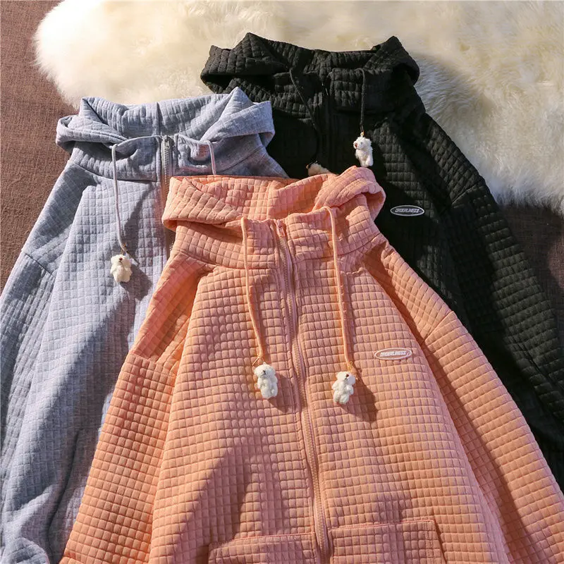 Шикарный свитшот с изображением медведя, кардиган на молнии, Женская свободная вафельная куртка большого размера с капюшоном
Шикарный свитшот с изображением медведя, кардиган на молнии, Женская свободная вафельная куртка большого размера с капюшоном