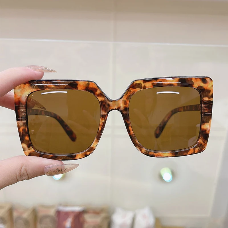 YOOSKE 2021 Trends Square Sunglasses Men Women Oversized Pink Sun Glasses Luxury Brand Designer Femlae Goggels UV400 Shades
YOOSKE 2021 Trends Square Sunglasses Men Women Oversized Pink Sun Glasses Luxury Brand Designer Femlae Goggels UV400 Shades