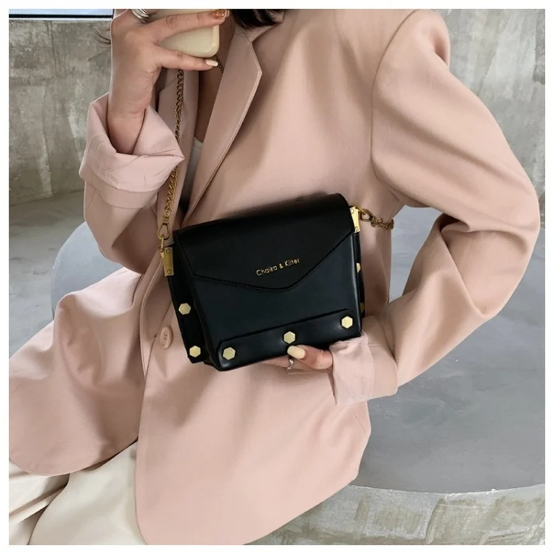 Summer 2021 New Fashion Ladies One-shoulder Messenger Chain Bag Rivet Personality Mobile Phone Bag Small Fresh Small Square Bag
Summer 2021 New Fashion Ladies One-shoulder Messenger Chain Bag Rivet Personality Mobile Phone Bag Small Fresh Small Square Bag