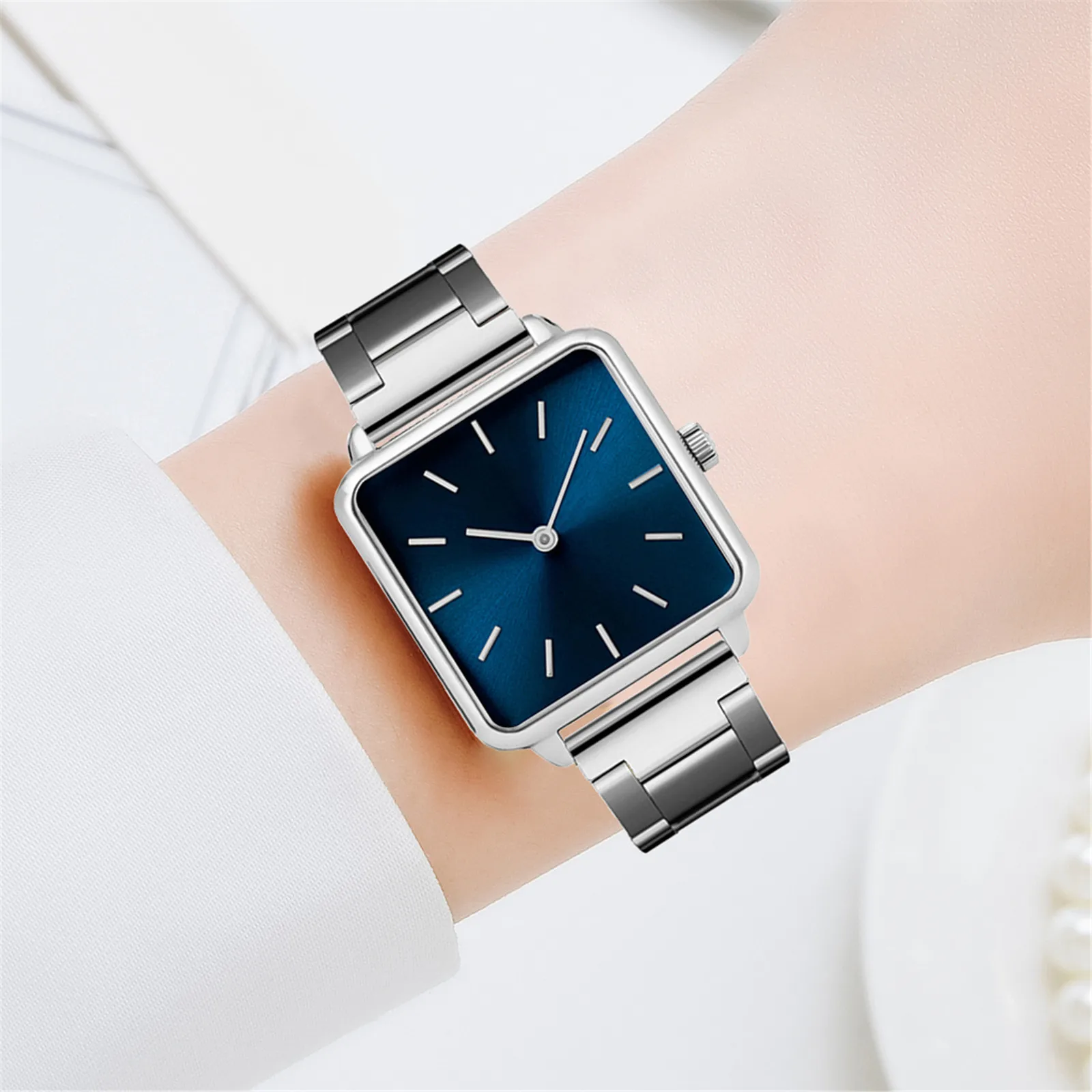 Новые женские часы лучший бренд класса люкс 2021 модные квадратные кварцевые часы женские наручные часы из нержавеющей стали Серебристый сет...
Новые женские часы лучший бренд класса люкс 2021 модные квадратные кварцевые часы женские наручные часы из нержавеющей стали Серебристый сет...