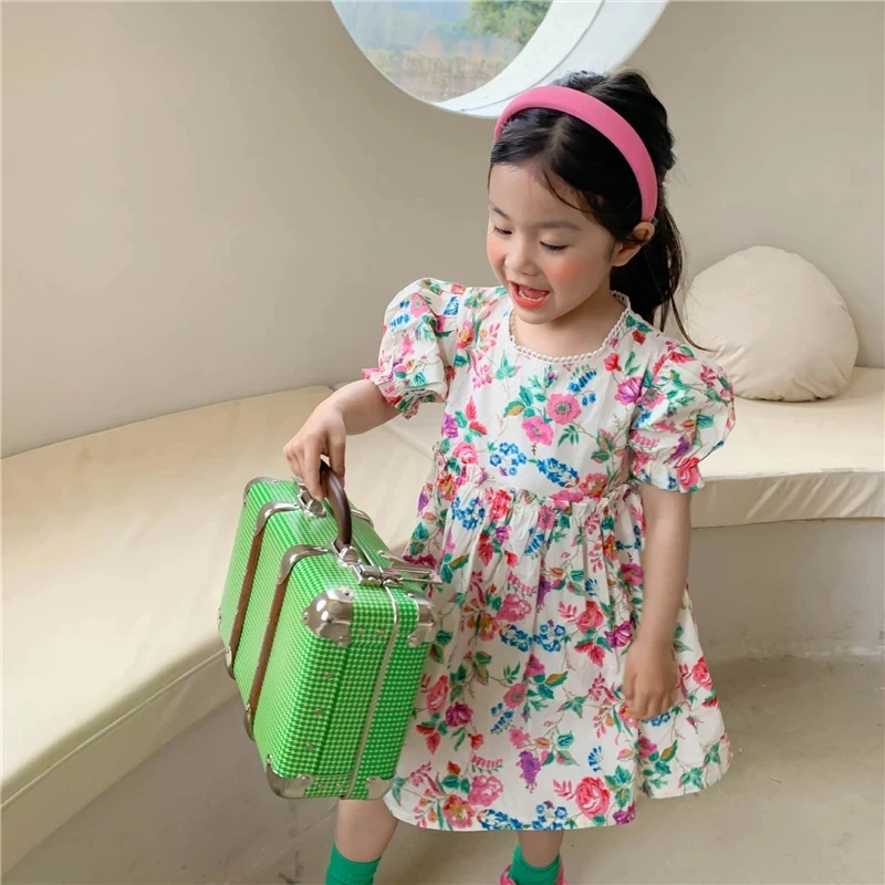 2021 Summer girls rose printing short sleeve dresses 1-6 years cotton casual loose little princess dress 
2021 Summer girls rose printing short sleeve dresses 1-6 years cotton casual loose little princess dress