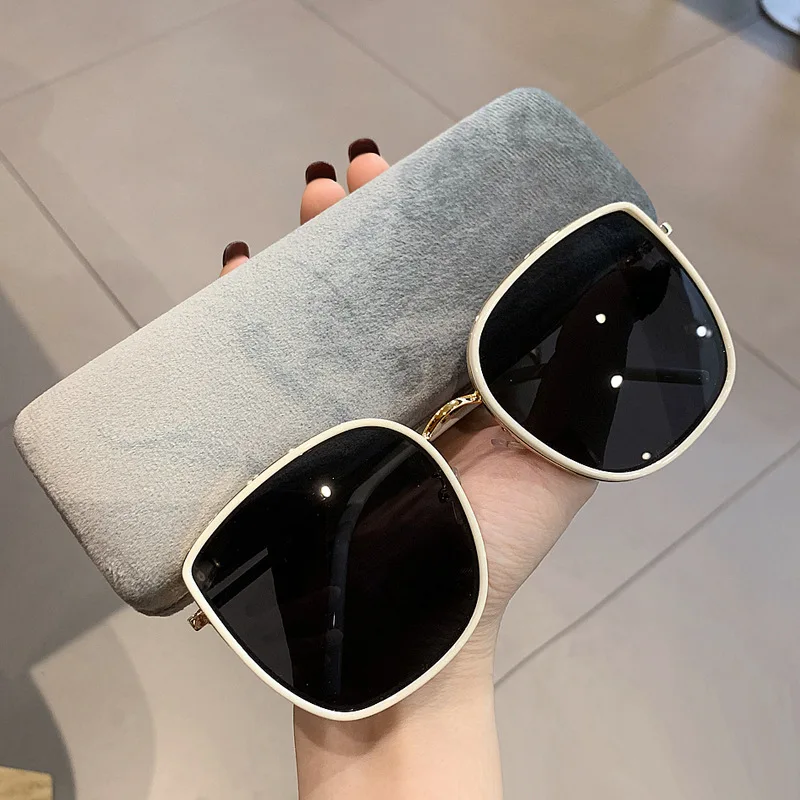 Sunglasses female sunglasses big face thin retro Korean version of modeling trend glasses
Sunglasses female sunglasses big face thin retro Korean version of modeling trend glasses