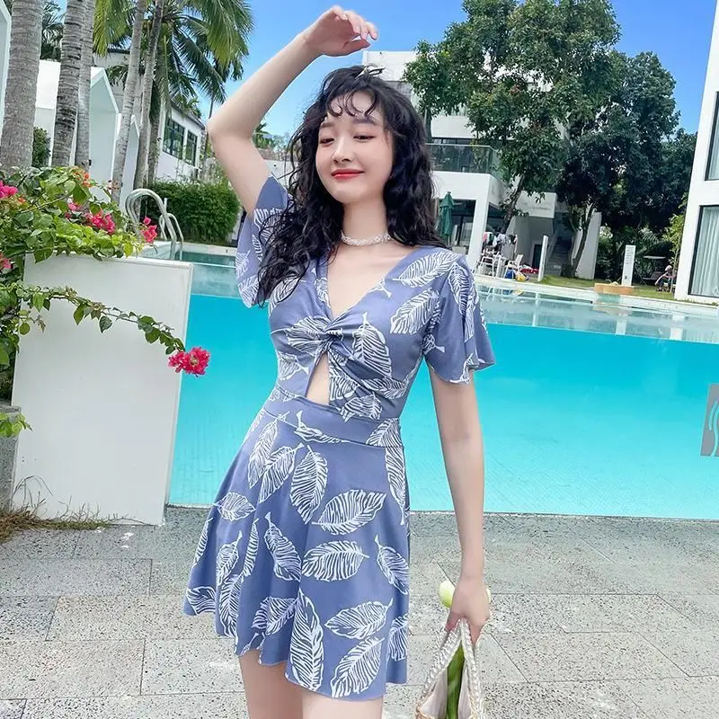 Women Swimsuit 2022 Summer Fashion Korean Sexy Fairy One-Piece Skirt Print Hot Spring Conservative Slimming Belly Cover Swimwear
Women Swimsuit 2022 Summer Fashion Korean Sexy Fairy One-Piece Skirt Print Hot Spring Conservative Slimming Belly Cover Swimwear