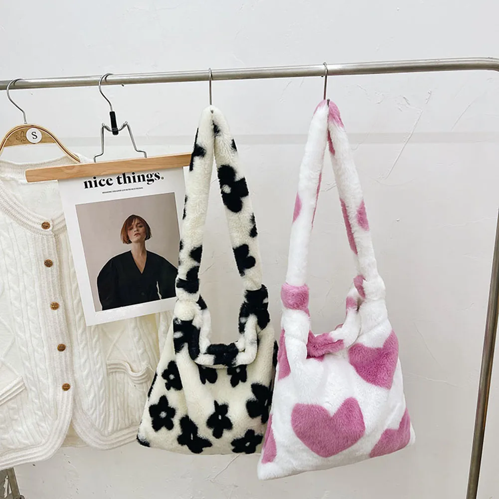 Love Heart Printing Plush Bags Fashion Women Shoulder Underarm Bag Ladies Casual Autumn Winter Large Capacity Messenger Handbags
Love Heart Printing Plush Bags Fashion Women Shoulder Underarm Bag Ladies Casual Autumn Winter Large Capacity Messenger Handbags