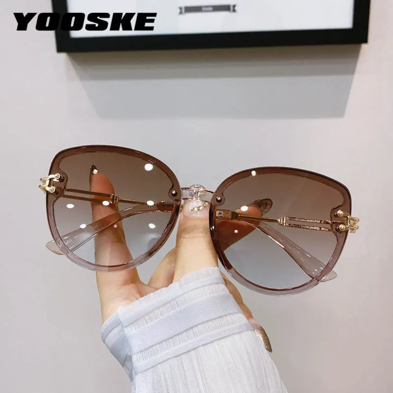 YOOSKE Trends Women Sunglasses Cat Eye Colored Eyewear Retro Transparent Sun Glasses Men Sunshades for Ladies Metal Big Frame
YOOSKE Trends Women Sunglasses Cat Eye Colored Eyewear Retro Transparent Sun Glasses Men Sunshades for Ladies Metal Big Frame