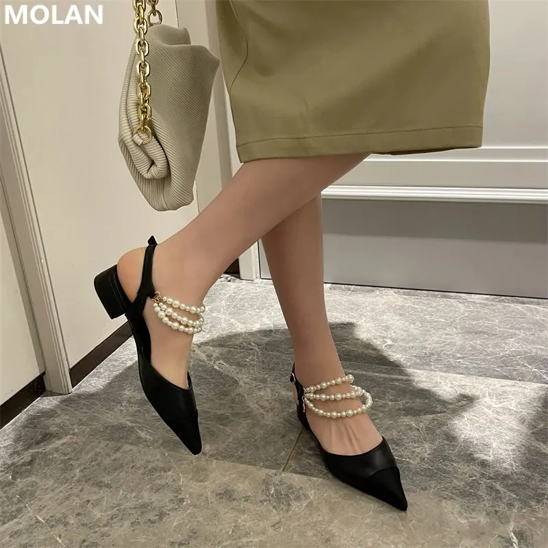 2021 Autumn New Fashion Elegant Pearl String Bead Pointed Shallow Buckle Strap Woman Sandals Brand Designer Socofy Mary Janes
2021 Autumn New Fashion Elegant Pearl String Bead Pointed Shallow Buckle Strap Woman Sandals Brand Designer Socofy Mary Janes