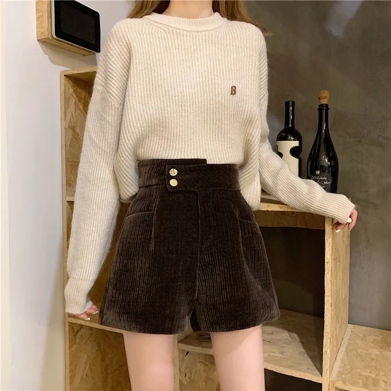 New autumn and winter wear loose corduroy straight wide leg shorts women
New autumn and winter wear loose corduroy straight wide leg shorts women