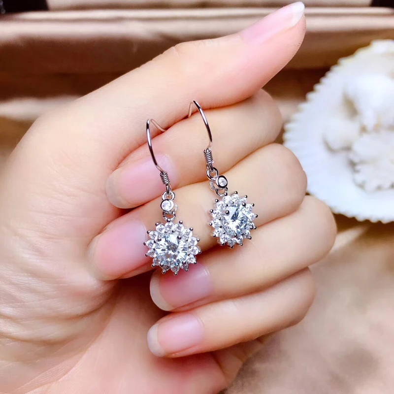 Fine Jewelry Shiny Cubic Zircon S925 Silvery Snowflake Drop Earrings For Women Wedding Engagement Fashion Valentine's Day Gift
Fine Jewelry Shiny Cubic Zircon S925 Silvery Snowflake Drop Earrings For Women Wedding Engagement Fashion Valentine's Day Gift