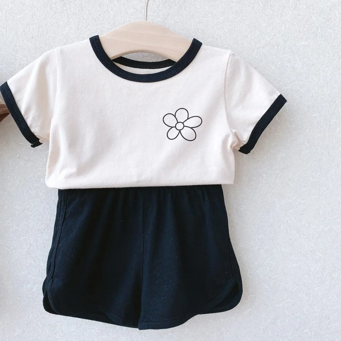 2PCS Fashion Baby Boy Clothes Set Toddler Cotton Cartoon Flower Printed Short Sleeve Tops + Newborn Solid Thin Shorts
2PCS Fashion Baby Boy Clothes Set Toddler Cotton Cartoon Flower Printed Short Sleeve Tops + Newborn Solid Thin Shorts