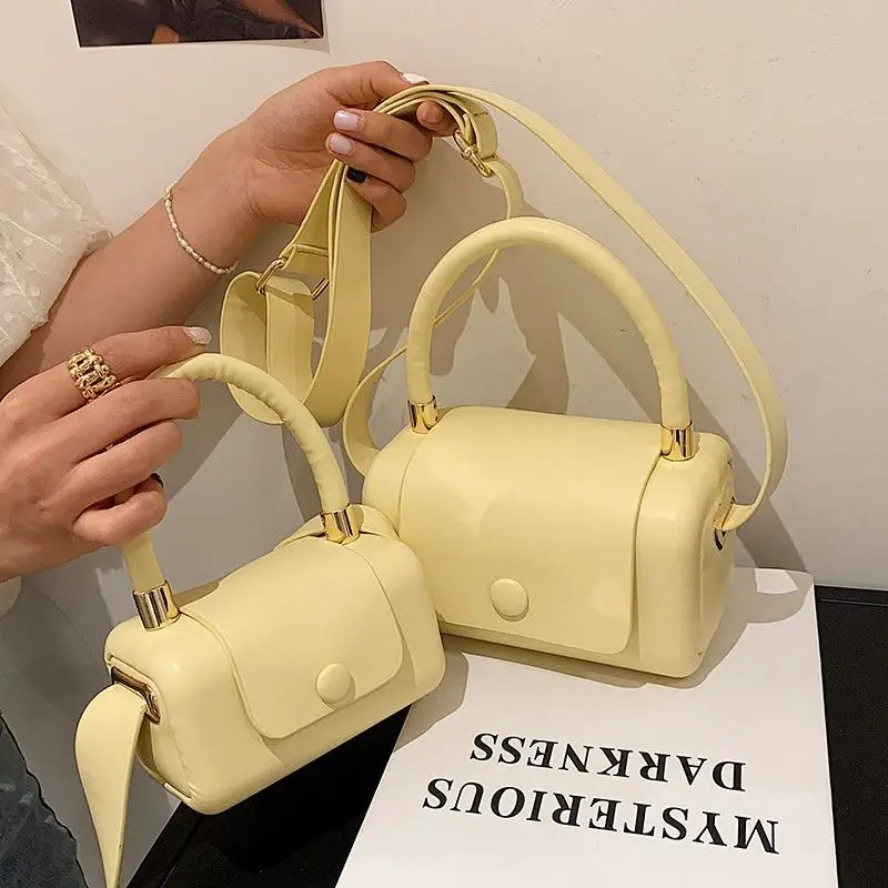 Ladies Taotao Bags 2021 New Net Red Handbag Women's Shoulder Messenger Bag Simple Small Square Bag Cute Female Bags
Ladies Taotao Bags 2021 New Net Red Handbag Women's Shoulder Messenger Bag Simple Small Square Bag Cute Female Bags