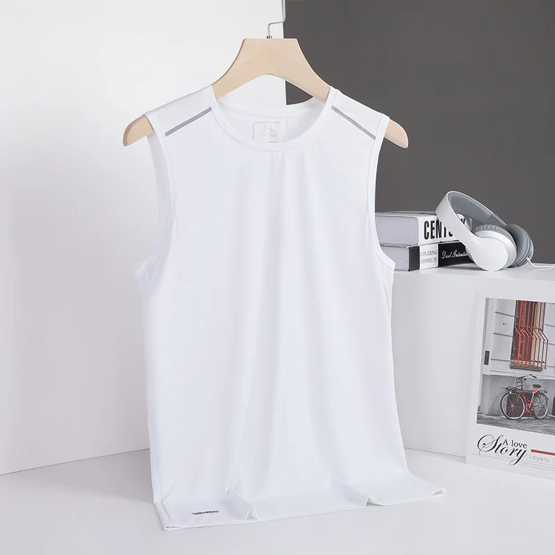 New men's sports vest. Ice silk quick drying material, men's vest. Close fitting and light109-6902
New men's sports vest. Ice silk quick drying material, men's vest. Close fitting and light109-6902