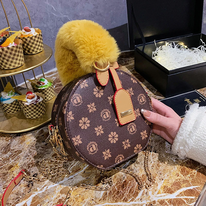 Leather Round Handbag With Metal Tassel Women Fashion Zipper Pouch Crossbody Shoulder Bag Luxury Women Handbag And Purse
Leather Round Handbag With Metal Tassel Women Fashion Zipper Pouch Crossbody Shoulder Bag Luxury Women Handbag And Purse