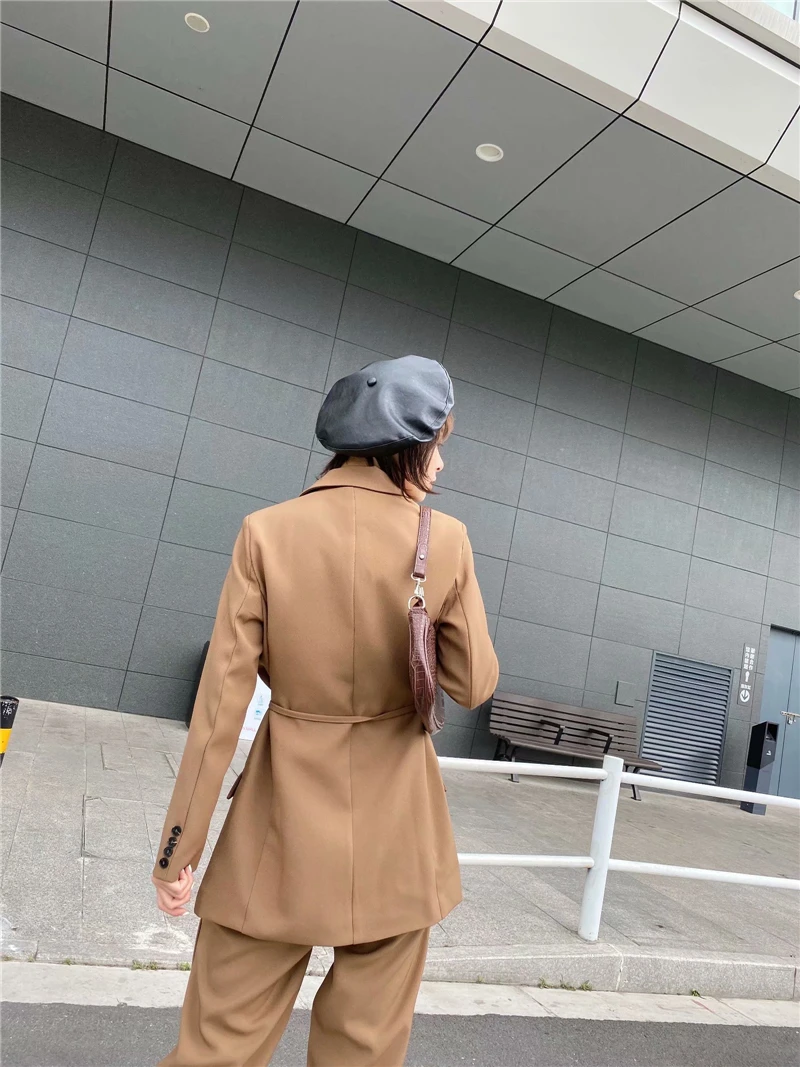 TMODA577 Za 2021 Women Fashion Brown Blazer with Blet Female Summer Casual Long Sleeve Double Pocket Outwear Office Lady Chic
TMODA577 Za 2021 Women Fashion Brown Blazer with Blet Female Summer Casual Long Sleeve Double Pocket Outwear Office Lady Chic