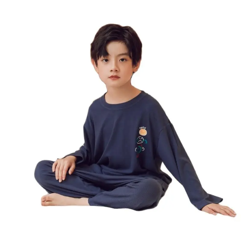 Пижамный комплект для мальчиков, с футболкой и принтом
Пижамный комплект для мальчиков, с футболкой и принтом