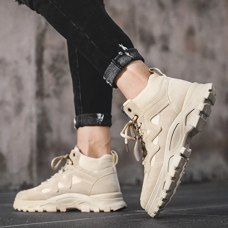 2021 Autumn And Winter New Boots High-top Men's Shoes Tooling Non-slip Middle-top Casual Comfortable Men's Boots 
2021 Autumn And Winter New Boots High-top Men's Shoes Tooling Non-slip Middle-top Casual Comfortable Men's Boots