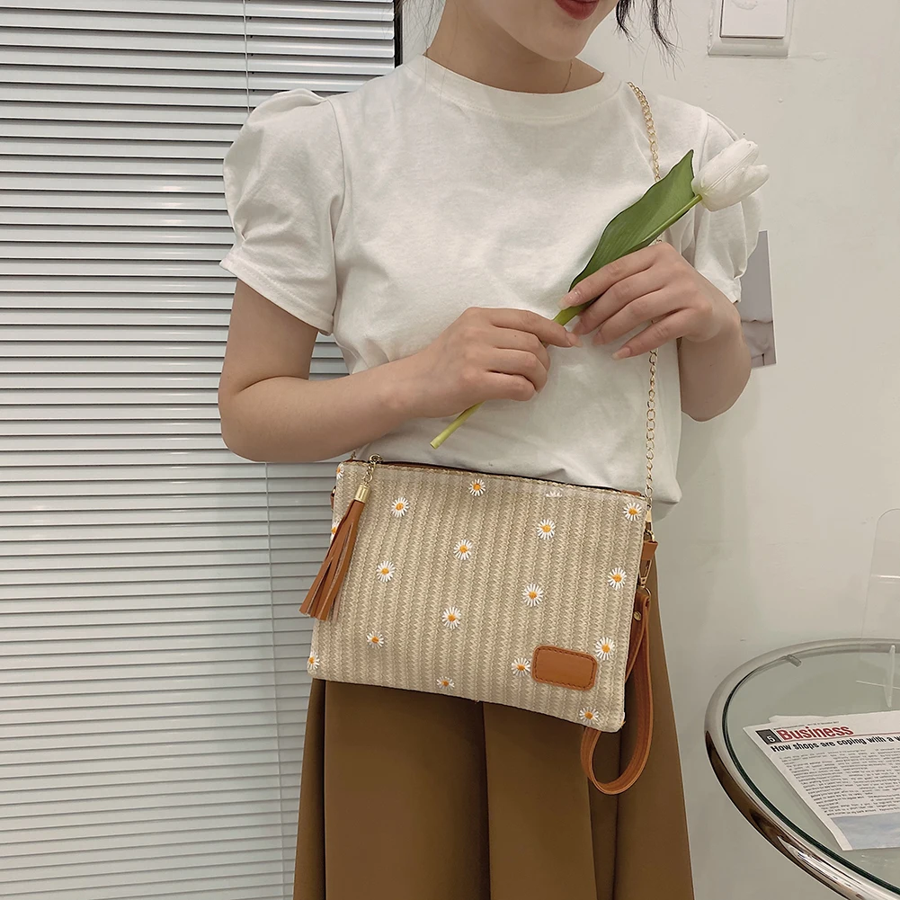 Vintage Women Bags Daisy Woven Pouch Crossbody Casual Summer Chain Tassel Handbag Summer Shoulder Bag for Women Wallet
Vintage Women Bags Daisy Woven Pouch Crossbody Casual Summer Chain Tassel Handbag Summer Shoulder Bag for Women Wallet