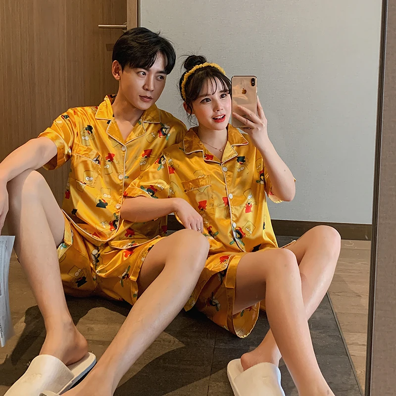 Summer New Cartoon Silk Satin Pajamas Couple Set Short Sleeve Trousers Button-Down Lovers Sleepwear Plus Size Pj Set Pyjamas
Summer New Cartoon Silk Satin Pajamas Couple Set Short Sleeve Trousers Button-Down Lovers Sleepwear Plus Size Pj Set Pyjamas
