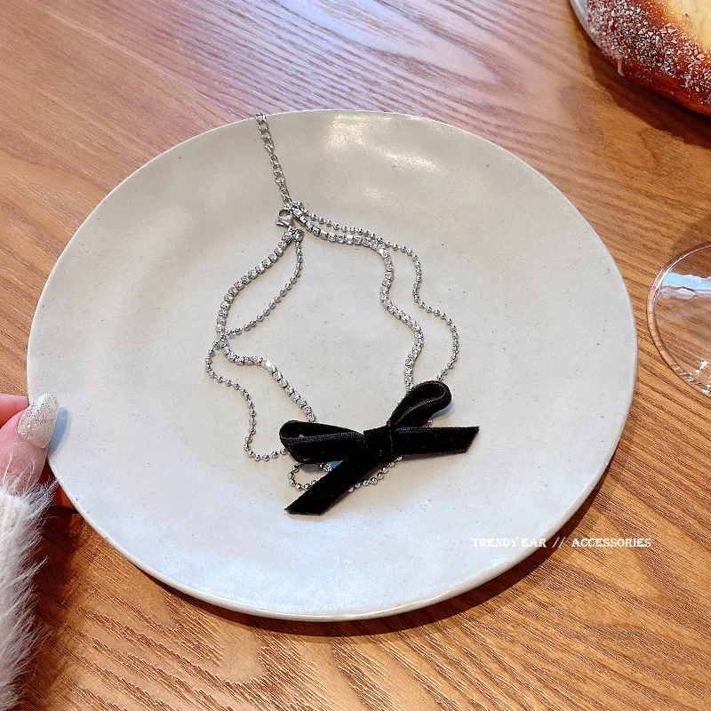 Ожерелье женское Двухслойное из титановой стали с бабочкой и камнями
Ожерелье женское Двухслойное из титановой стали с бабочкой и камнями