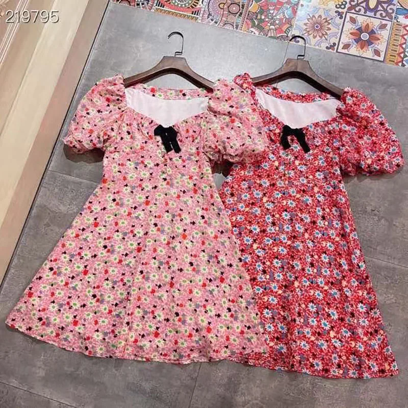 2021 New Summer Women Dress Silk Flowers Print Square Collar Short Sleeves Sicily High Quality Runway Famous-Brand Mini Dress
2021 New Summer Women Dress Silk Flowers Print Square Collar Short Sleeves Sicily High Quality Runway Famous-Brand Mini Dress