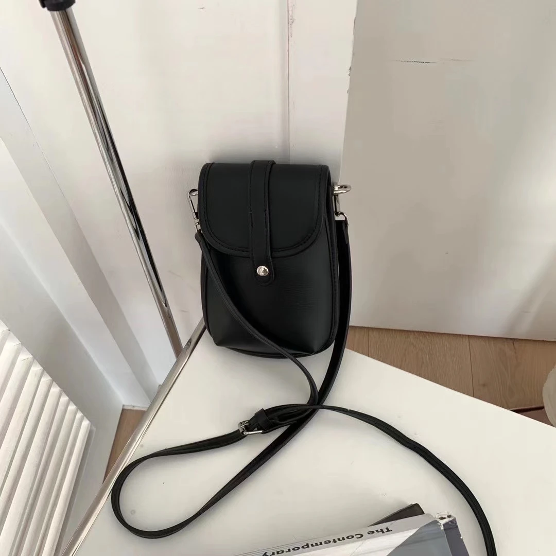 Women Black Cell Phone Purses 2021 New Simple Design Leather Flap Messenger Bags Casual Mini Shoulder Pouch
Women Black Cell Phone Purses 2021 New Simple Design Leather Flap Messenger Bags Casual Mini Shoulder Pouch