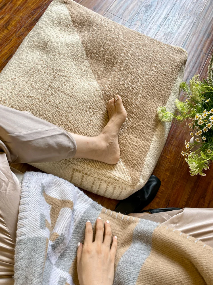Wool Stool Rhinoceros Life "Royal Horse" Belgium Oat Grain Wool Lazy Sofa
Wool Stool Rhinoceros Life "Royal Horse" Belgium Oat Grain Wool Lazy Sofa