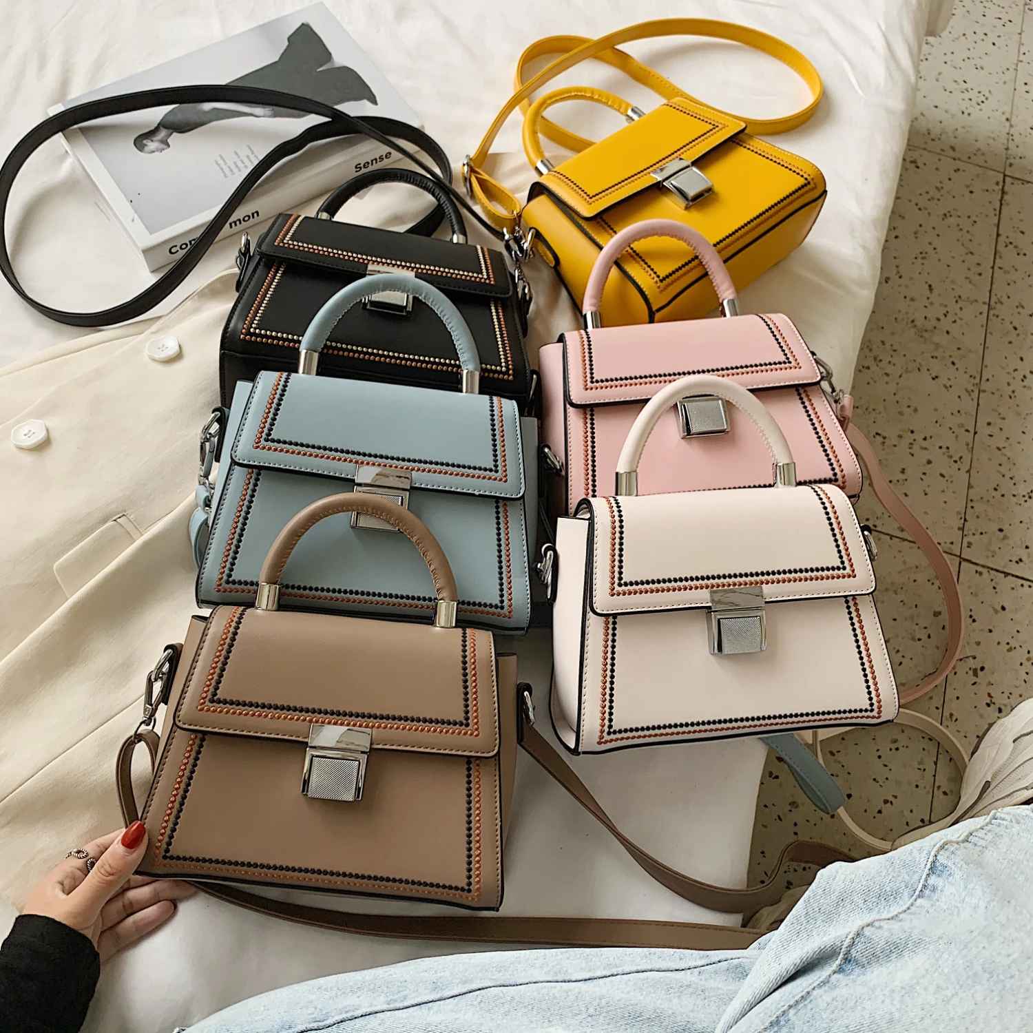 Shoulder Bag Woman 2020 Small PU Leather Messenger Bag Solid Color Purses And Luxury Handbags Women Bags Designer Bolsa Feminina
Shoulder Bag Woman 2020 Small PU Leather Messenger Bag Solid Color Purses And Luxury Handbags Women Bags Designer Bolsa Feminina