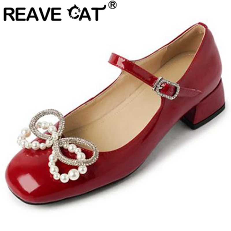 Ремешок из лакированной кожи на среднем каблуке с круглым носком, размеры 34-40
Ремешок из лакированной кожи на среднем каблуке с круглым носком, размеры 34-40