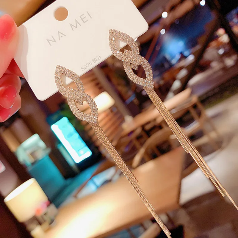 YUNAO Full Diamond Tassel Earrings Female Pure Silver Stud Earrings Fashion Personality Korean Temperament Jewelry Earrings
YUNAO Full Diamond Tassel Earrings Female Pure Silver Stud Earrings Fashion Personality Korean Temperament Jewelry Earrings