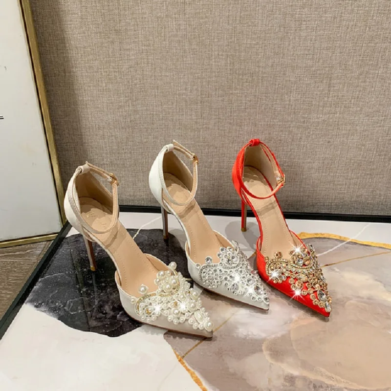 Summer pointed pearl silk surface stiletto high-heel wedding sandals large size small size dress all-match women's single shoes
Summer pointed pearl silk surface stiletto high-heel wedding sandals large size small size dress all-match women's single shoes