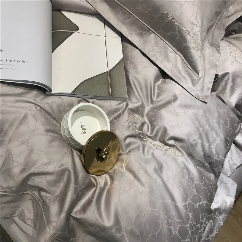 800TC Egyptian Cotton Jacquard Gray White Bedding Set QUEEN KING size Bed sheet Duvet Cover Bed set Bedclothes parure de lit
800TC Egyptian Cotton Jacquard Gray White Bedding Set QUEEN KING size Bed sheet Duvet Cover Bed set Bedclothes parure de lit