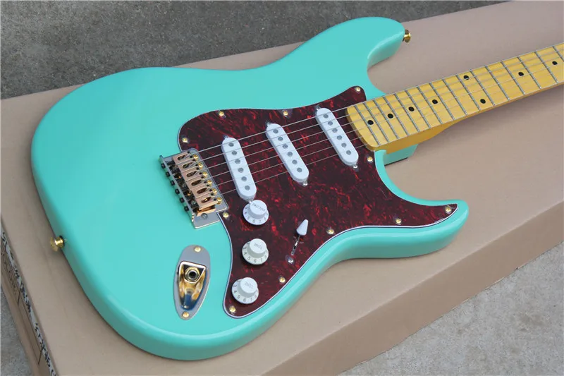 Китайская гитарная фабрика на заказ 100% новая светильник-голубая электрическая гитара Золотая фурнитура Бесплатная доставка 11yue
Китайская гитарная фабрика на заказ 100% новая светильник-голубая электрическая гитара Золотая фурнитура Бесплатная доставка 11yue