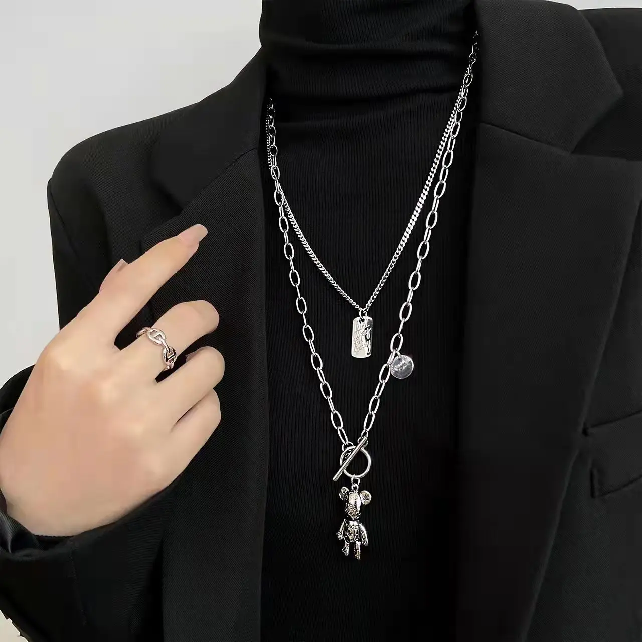2021 New Violent Bear Pendant Double Necklace Hip Hop Limbs Movable Bear Retro Autumn/Winter Sweater Chain
2021 New Violent Bear Pendant Double Necklace Hip Hop Limbs Movable Bear Retro Autumn/Winter Sweater Chain