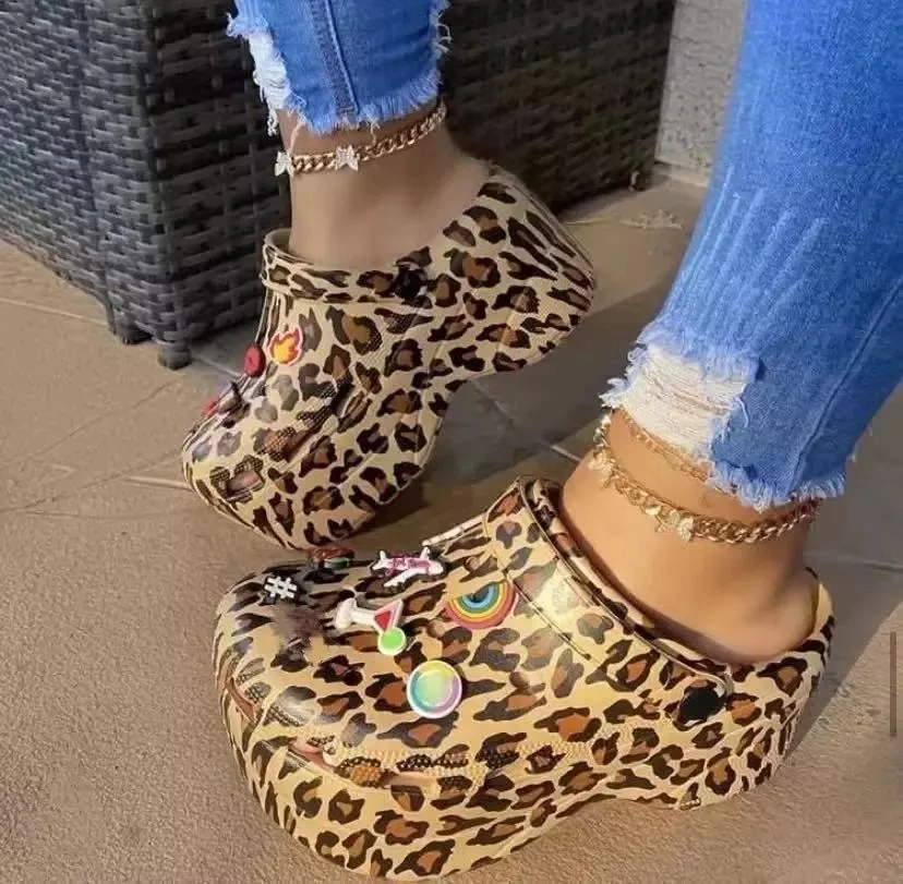ZOELEA 2021 Women Sandals Summer Shoes Platform Clogs Rubber Wedge Clogs Girl Garden Shoes Black Beach Flat Sandals Slippers
ZOELEA 2021 Women Sandals Summer Shoes Platform Clogs Rubber Wedge Clogs Girl Garden Shoes Black Beach Flat Sandals Slippers