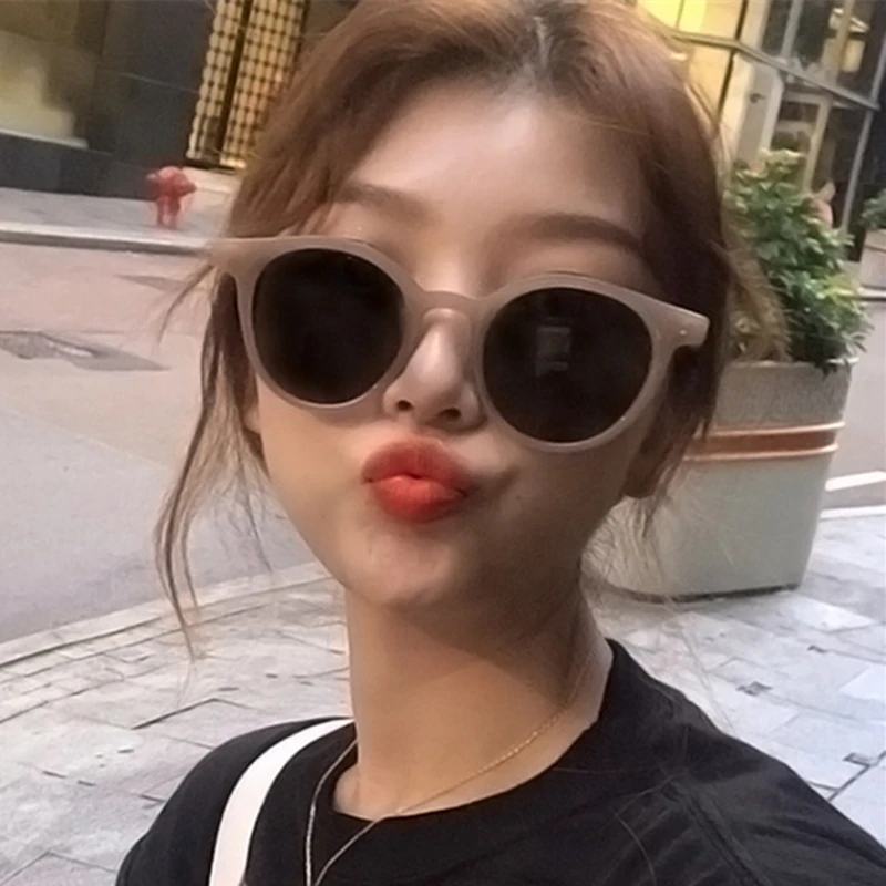 New Korean Retro Cat Eye Sunglasses Women Fashion Wild Round Frame Sun Glasses Men Brand Design Trend Mirror UV400
New Korean Retro Cat Eye Sunglasses Women Fashion Wild Round Frame Sun Glasses Men Brand Design Trend Mirror UV400