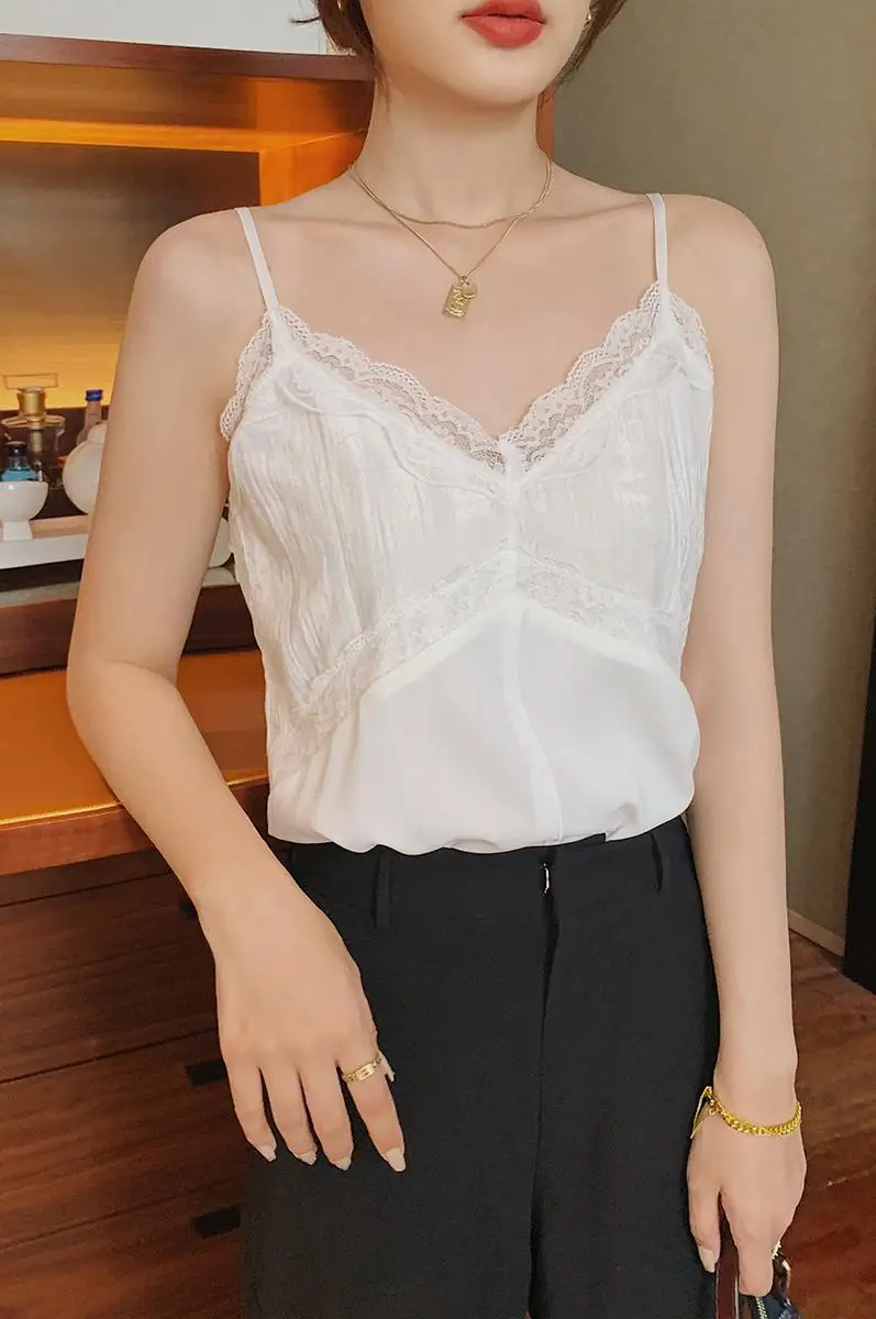 summer The New sexy V-neck lace stitching Women Camis Tank Tops Female Sexy Strap Basic Tops Slim Sleeveless Camisole
summer The New sexy V-neck lace stitching Women Camis Tank Tops Female Sexy Strap Basic Tops Slim Sleeveless Camisole