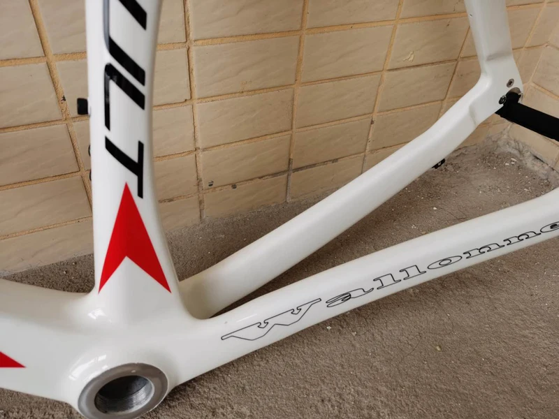 New Stock 700c 45/48/52/54/57cm full carbon road bike frame super light wind brake racing bicycle frameset
New Stock 700c 45/48/52/54/57cm full carbon road bike frame super light wind brake racing bicycle frameset