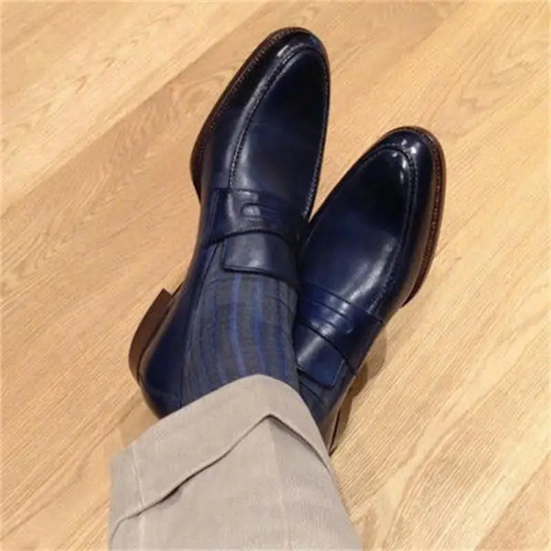 2021 New Men Shoes Handmade Black Blue PU Retro Round Head Mask Set with One Foot Classic Fashion Trend Dress Loafers 6KF652
2021 New Men Shoes Handmade Black Blue PU Retro Round Head Mask Set with One Foot Classic Fashion Trend Dress Loafers 6KF652