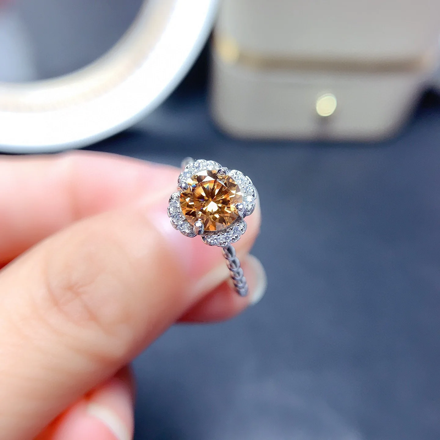 Sterling Silver Color 925 Champagne Moissan Diamond for Women Adjustable Gemstone Wedding Ring Fine Jewelry Gift 2021 Trend
Sterling Silver Color 925 Champagne Moissan Diamond for Women Adjustable Gemstone Wedding Ring Fine Jewelry Gift 2021 Trend