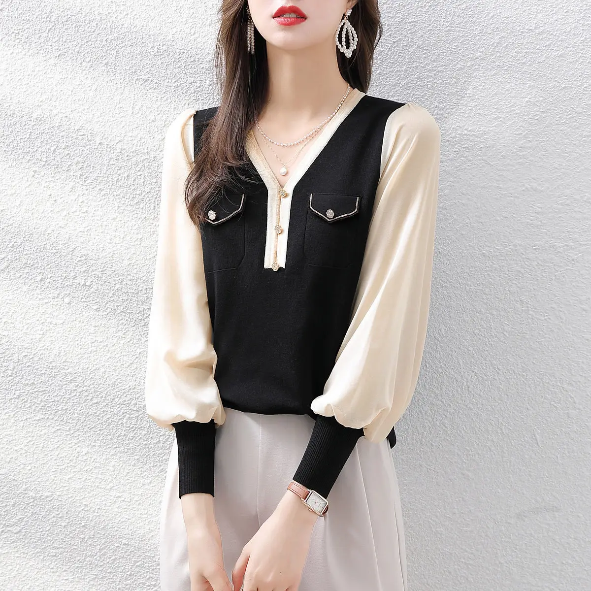 2021 spring new foreign style exquisite color contrast stitching top women's stitching T-shirt
2021 spring new foreign style exquisite color contrast stitching top women's stitching T-shirt