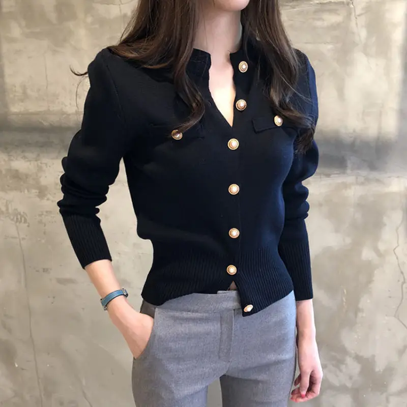 Tight knit cardigan women's short thin slim Korean version of spring and autumn new sweater retro long sleeve jacket
Tight knit cardigan women's short thin slim Korean version of spring and autumn new sweater retro long sleeve jacket