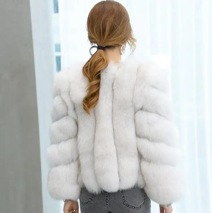 Winter Fur Coat Women Blend Overcoat 2021 Fluffy Faux Fox Fur Thicken Warm Outerwear Coat Long Sleeve Jacket Female Plus Size
Winter Fur Coat Women Blend Overcoat 2021 Fluffy Faux Fox Fur Thicken Warm Outerwear Coat Long Sleeve Jacket Female Plus Size