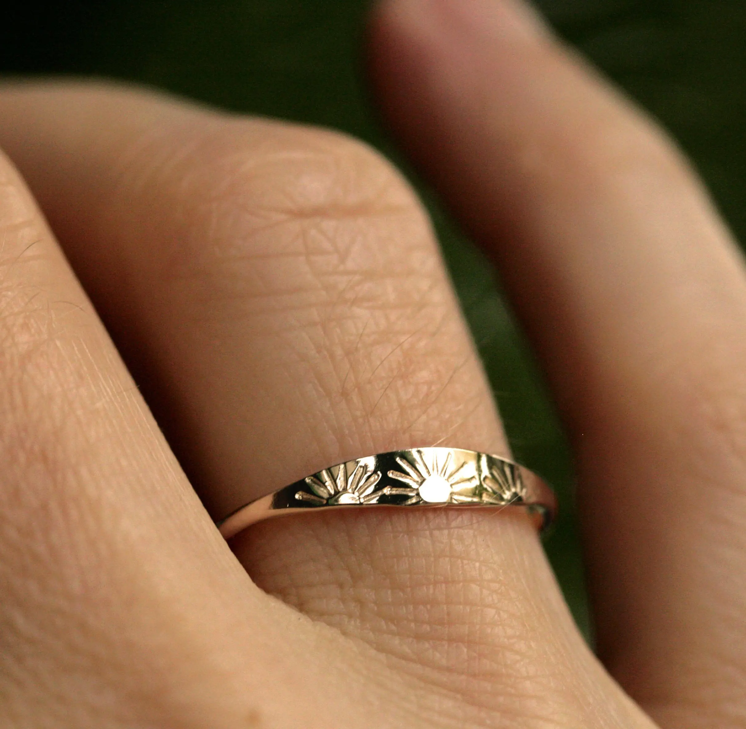MInimalist Female Sun Metal Finger Ring Fashioin Love Wedding Engagement Ring Luxury Gold Rose Gold Filled Rings For Women
MInimalist Female Sun Metal Finger Ring Fashioin Love Wedding Engagement Ring Luxury Gold Rose Gold Filled Rings For Women