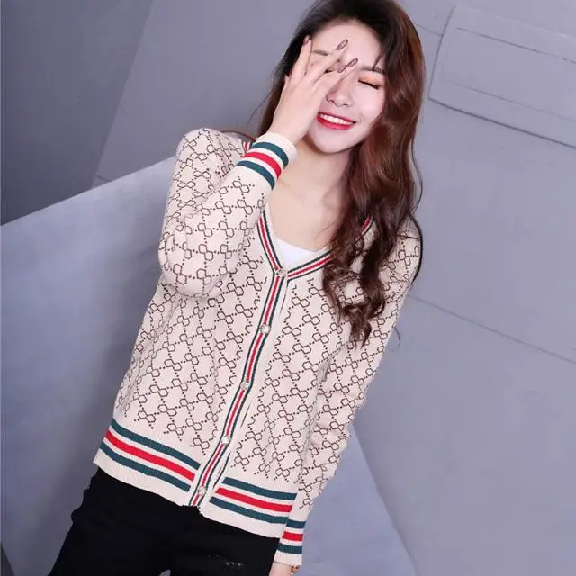2021 Spring and Autumn New Letter Loose V Neck Long Sleeve Knitted Shirt Women Cardigan Jacket with Sweater
2021 Spring and Autumn New Letter Loose V Neck Long Sleeve Knitted Shirt Women Cardigan Jacket with Sweater