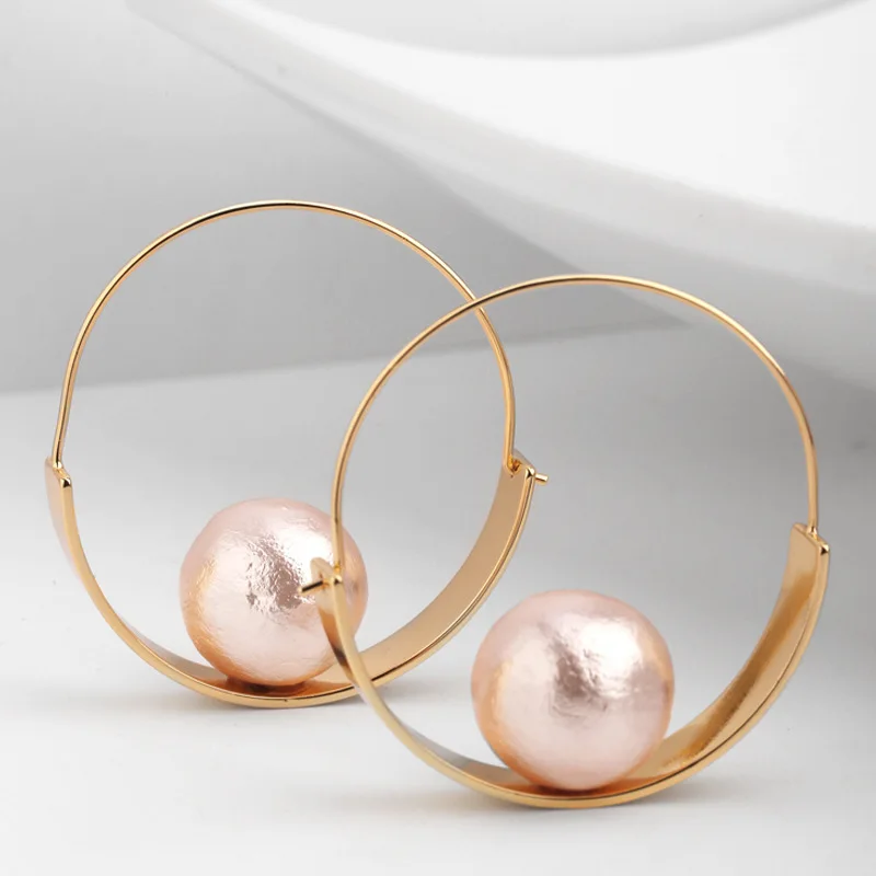Jewlery for Women Golden Exaggerated Round Cotton Earrings Luxury Pearl Pendant Premium Earring Trend 2021 Gift
Jewlery for Women Golden Exaggerated Round Cotton Earrings Luxury Pearl Pendant Premium Earring Trend 2021 Gift