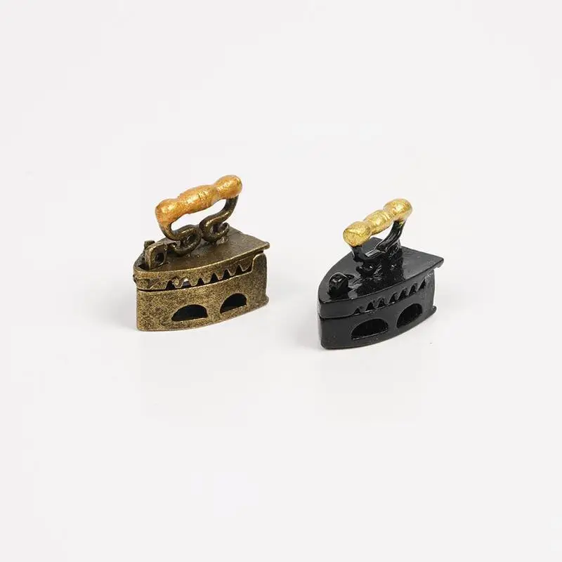 1:12 Cute Mini Dollhouse Miniature Adornment an iron Tool 20x12x20mm clothes Furniture Accessories 1/12 Dolls House Toys
1:12 Cute Mini Dollhouse Miniature Adornment an iron Tool 20x12x20mm clothes Furniture Accessories 1/12 Dolls House Toys