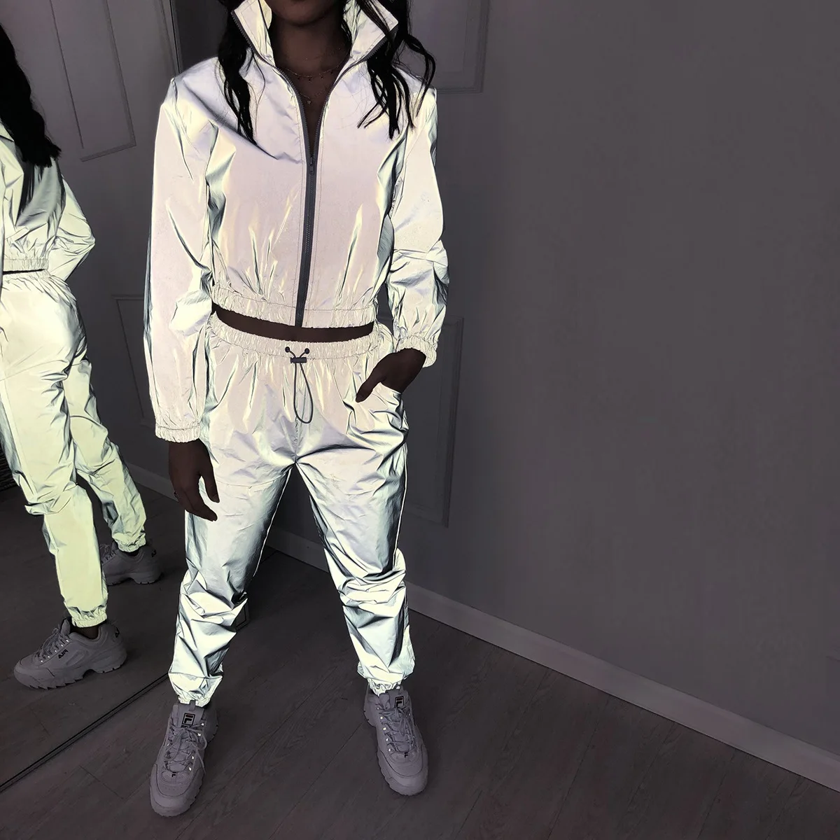 Women Tracksuits 2 Piece Set Casual Sweatsuit Reflective Crop Top Zipper Jacket and Pants Sweat Suit Female Sporting Suits 
Women Tracksuits 2 Piece Set Casual Sweatsuit Reflective Crop Top Zipper Jacket and Pants Sweat Suit Female Sporting Suits