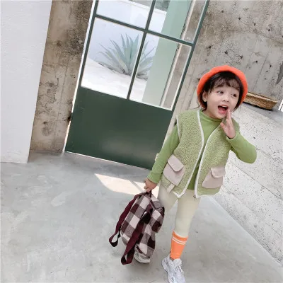 Korean Style Winter Baby Girls Lamb Vests Children Winter Sleeveless Coats Corduroy Pockets Thicken Warm Kids Girls Waistcoats
Korean Style Winter Baby Girls Lamb Vests Children Winter Sleeveless Coats Corduroy Pockets Thicken Warm Kids Girls Waistcoats